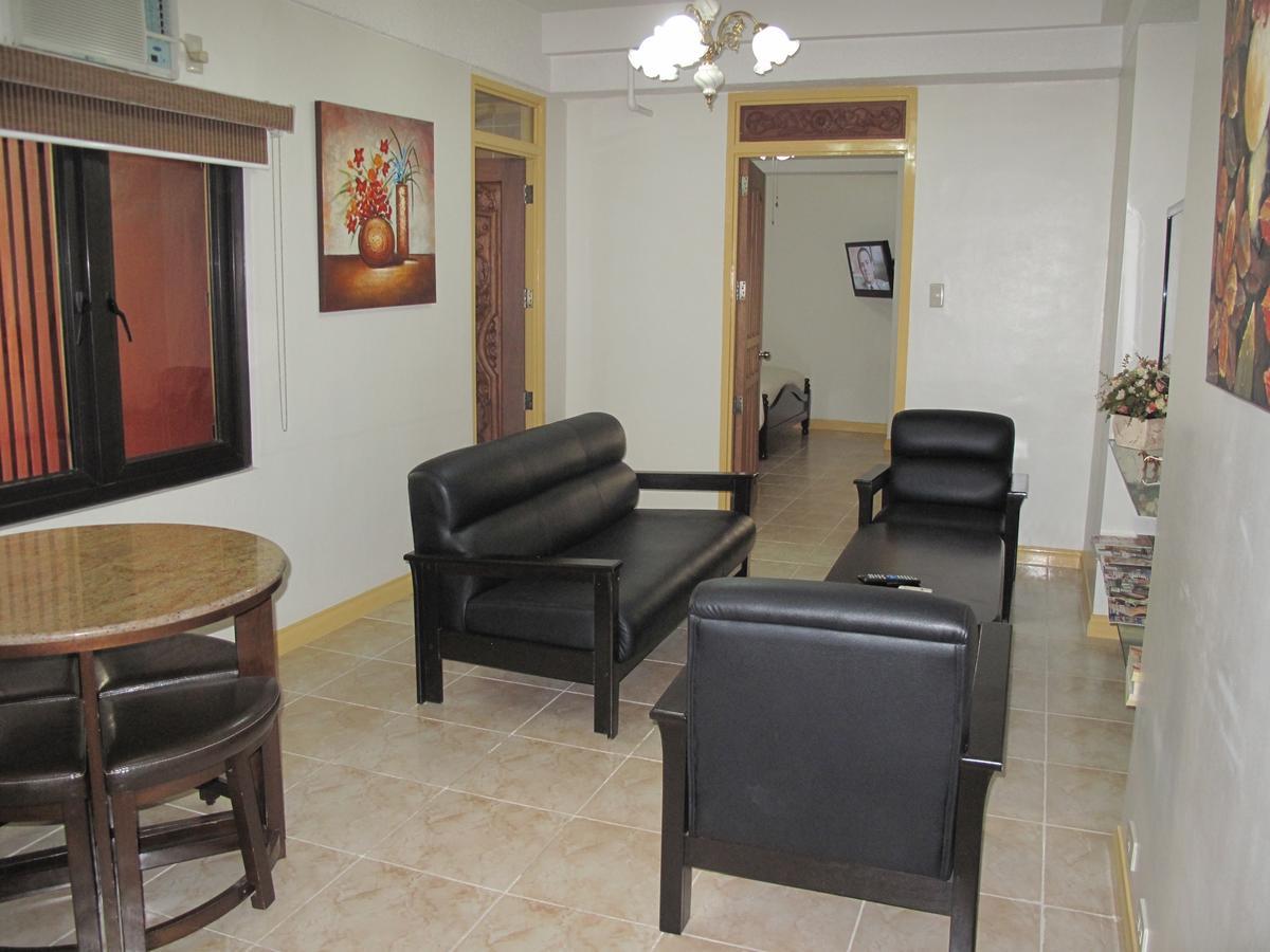 Makati Suites At Travelers Inn Makati City Extérieur photo