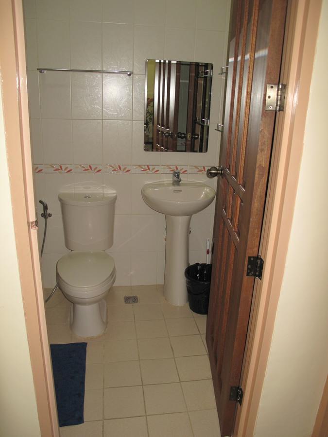 Makati Suites At Travelers Inn Makati City Extérieur photo