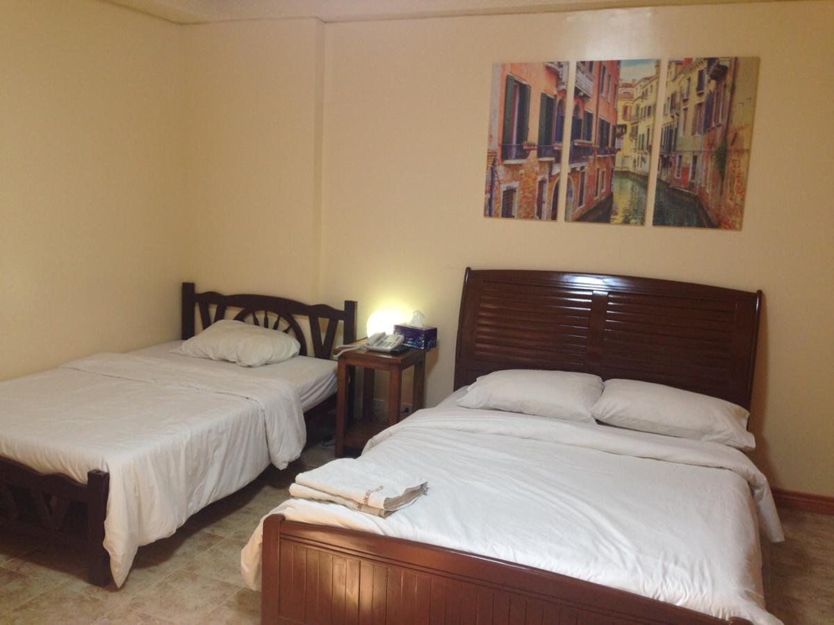 Makati Suites At Travelers Inn Makati City Extérieur photo